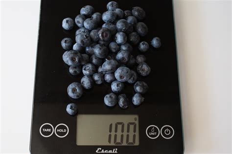 carbs in blueberries per 100g.